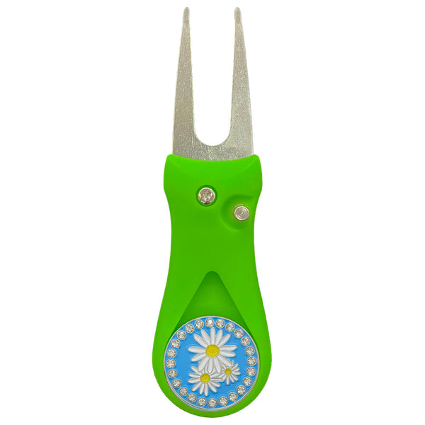 Giggle Golf Daisies Ball Marker On A Plastic, Green, Divot Repair Tool