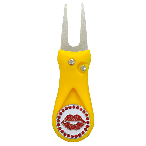 Giggle Golf Bling Lips Ball Marker On A Plastic, Yellow, Divot Repair Tool