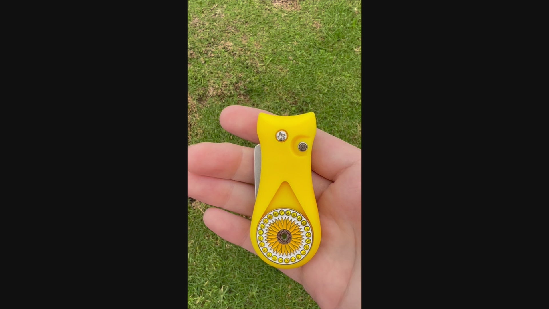 Giggle Golf Bling Sunflower Golf Ball Marker With Yellow Divot Tool