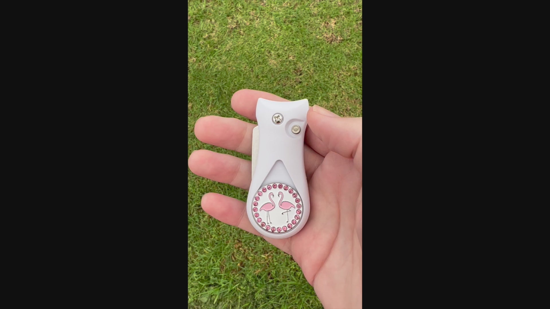 Giggle Golf Bling Flamingos Golf Ball Marker On The White Divot Tool