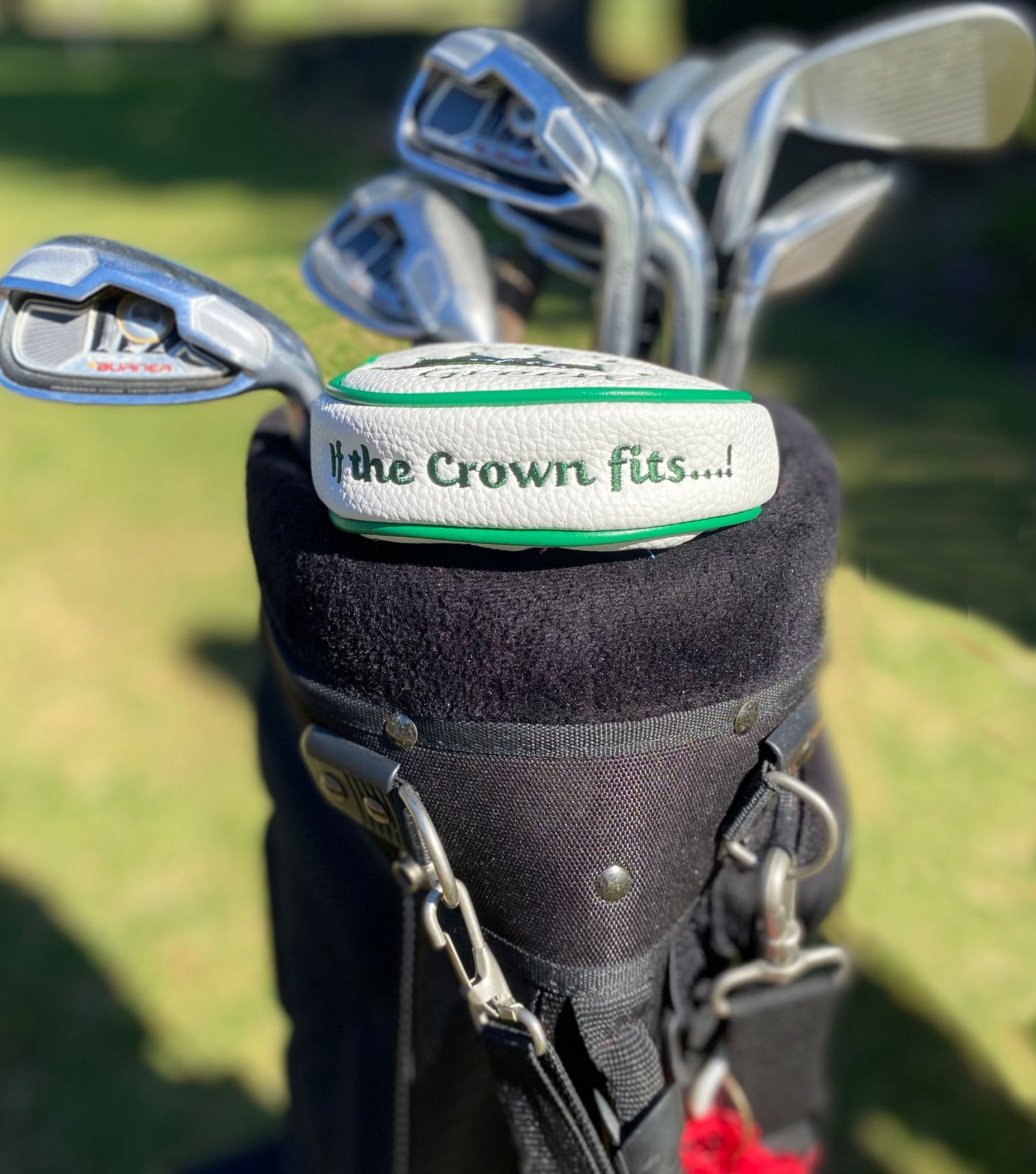 giggle golf queen of the green mallet on a putter in a golf bag that also says if the crown fits!